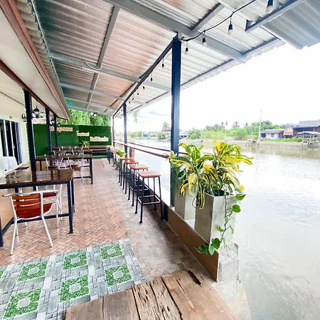Bansuwan Homestay Amphawa Esterno foto