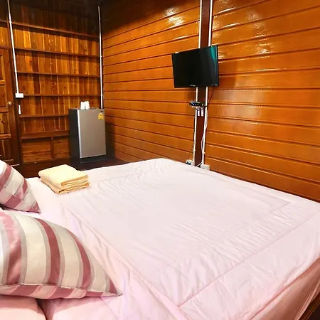 Bansuwan Homestay Amphawa Esterno foto