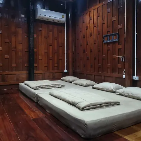 Bansuwan Homestay Amphawa Esterno foto