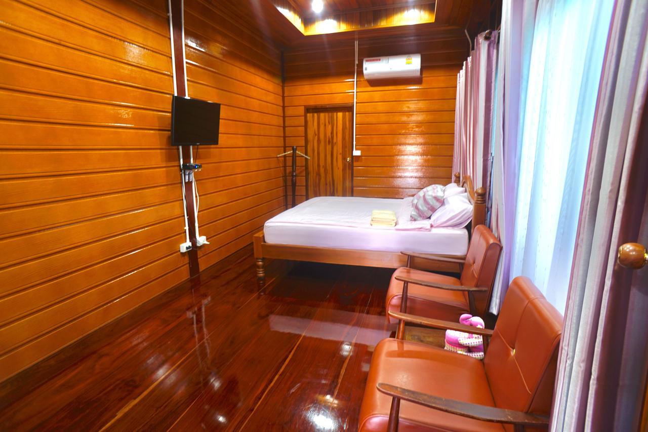 Bansuwan Homestay Amphawa